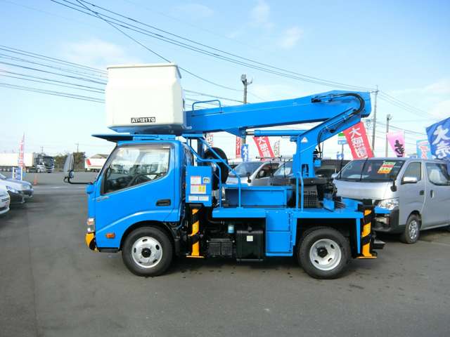 Hino Dutro 3