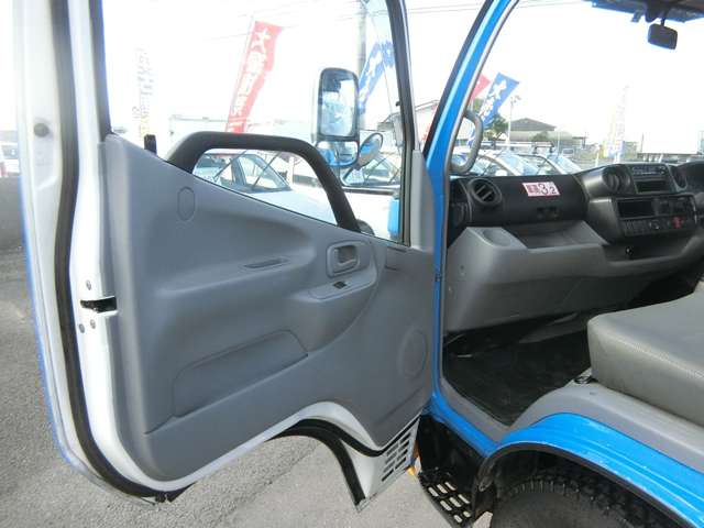Hino Dutro 9