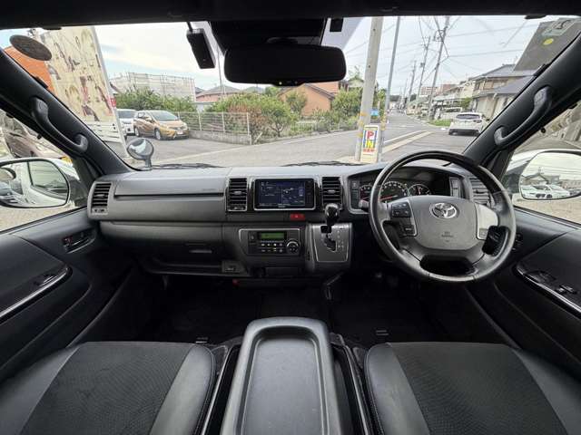 Toyota Hiace Van 5