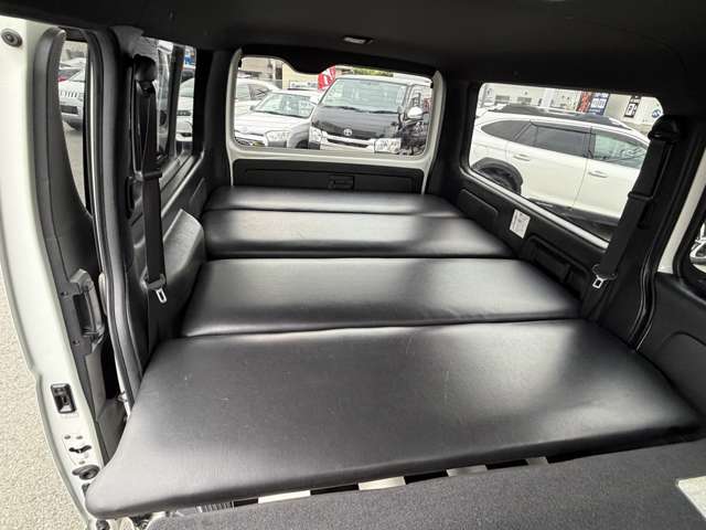 Toyota Hiace Van 8