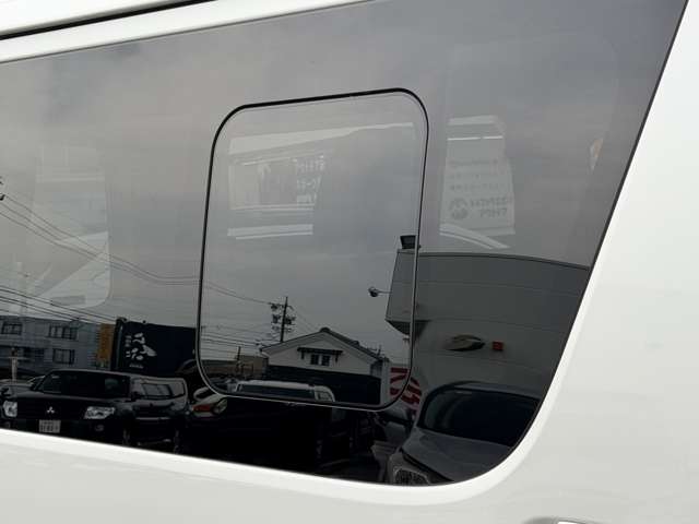 Toyota Hiace Van 9