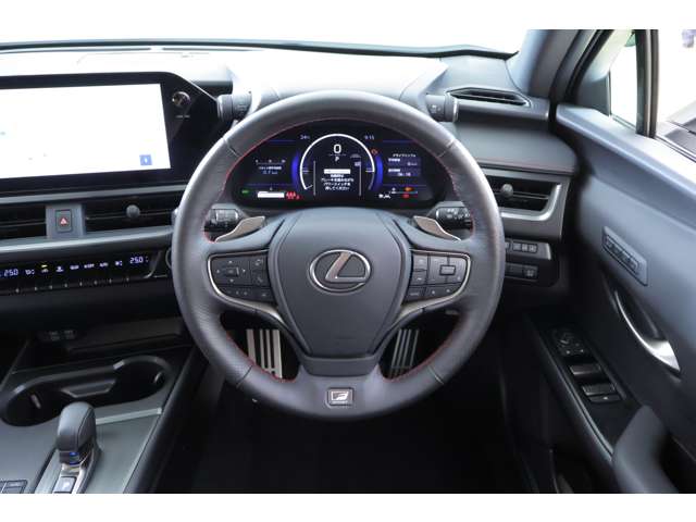 Lexus UX 12