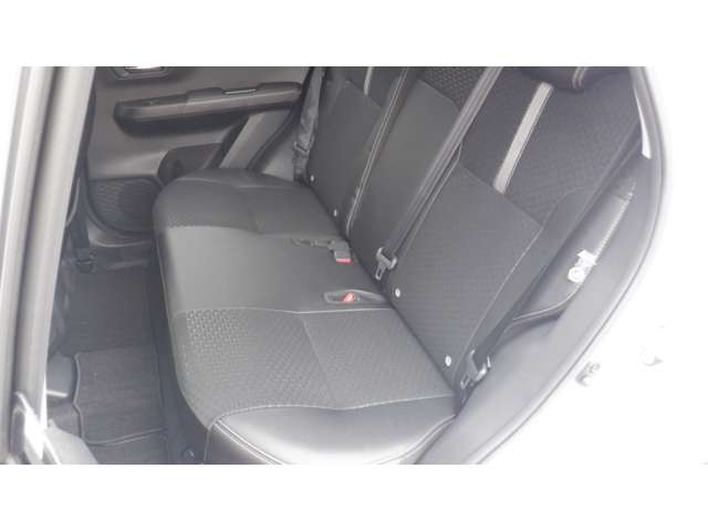 Daihatsu Rocky 11