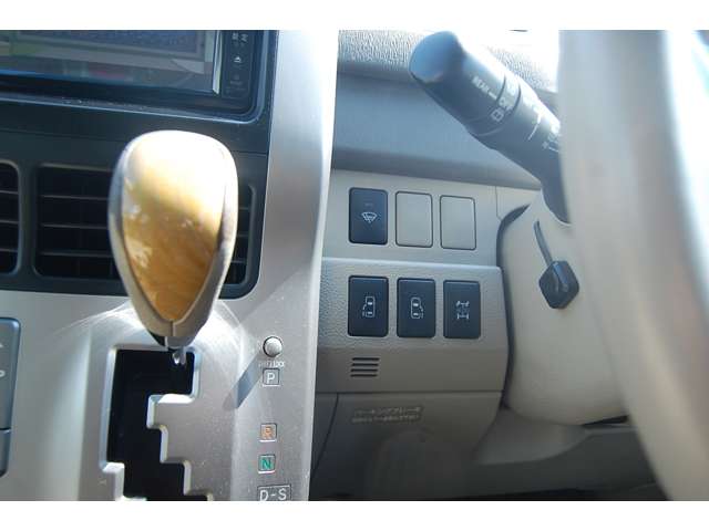 Toyota Noah 11