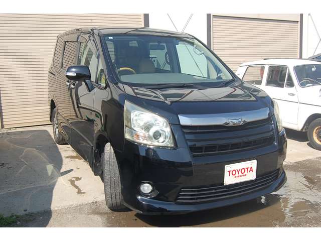 Toyota Noah 3