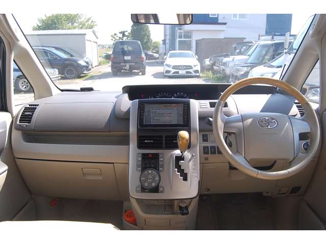 Toyota Noah 6