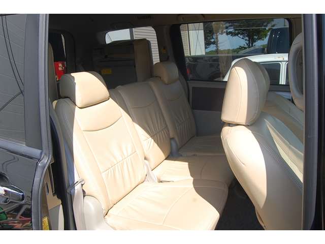 Toyota Noah 9