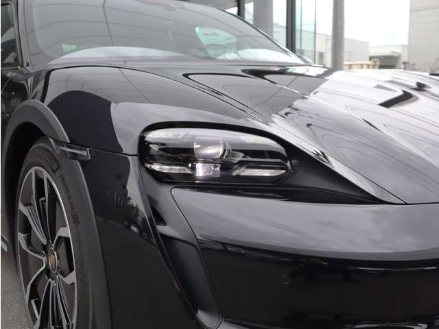 Porsche Taycan Cross Turismo 11