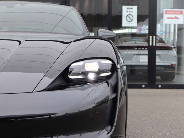 Porsche Taycan Cross Turismo 12