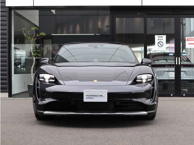 Porsche Taycan Cross Turismo 3