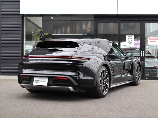 Porsche Taycan Cross Turismo 6