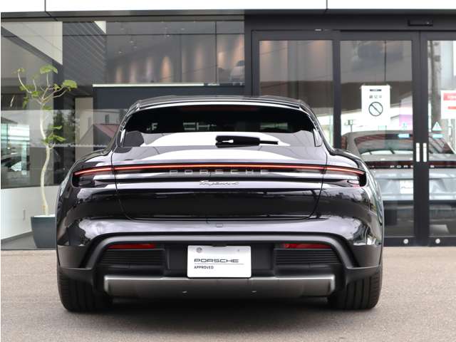 Porsche Taycan Cross Turismo 7