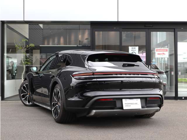 Porsche Taycan Cross Turismo 8