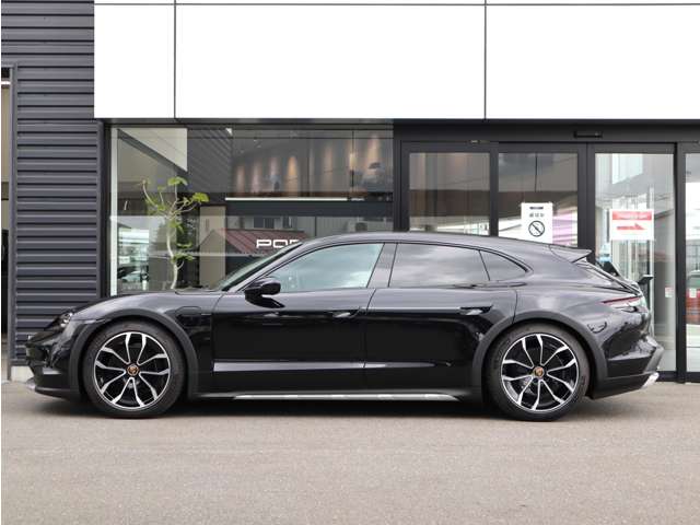 Porsche Taycan Cross Turismo 9