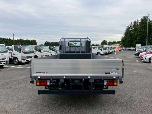 Isuzu Elf 6