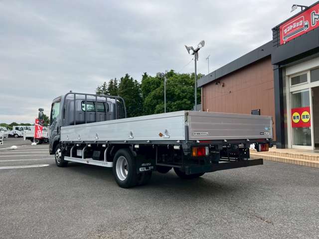 Isuzu Elf 7