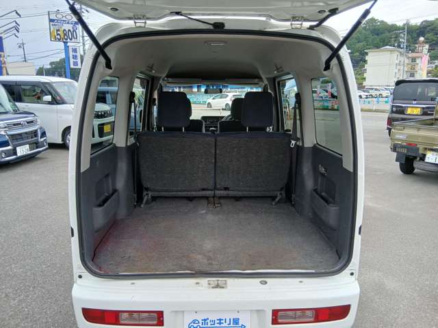 Daihatsu Hijet Cargo 12