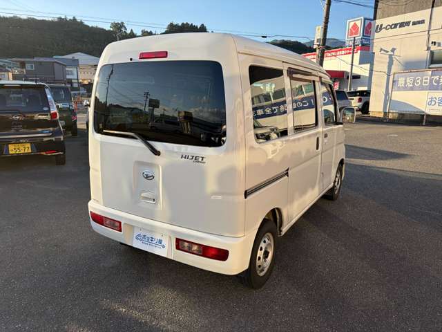 Daihatsu Hijet Cargo 3