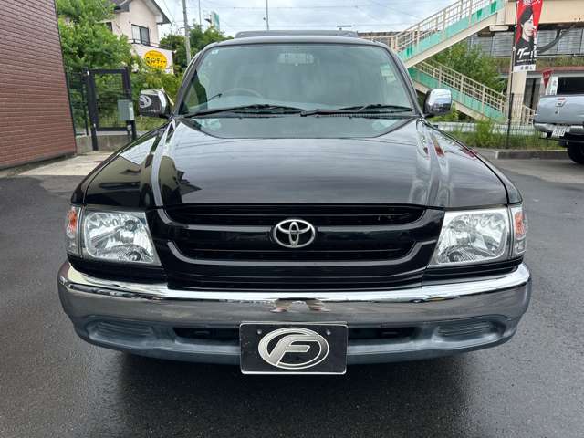 Toyota Hilux 2