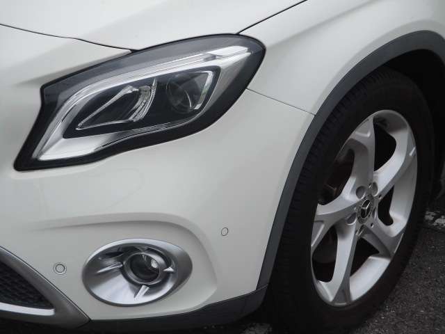 Mercedes-Benz GLA-Class 12