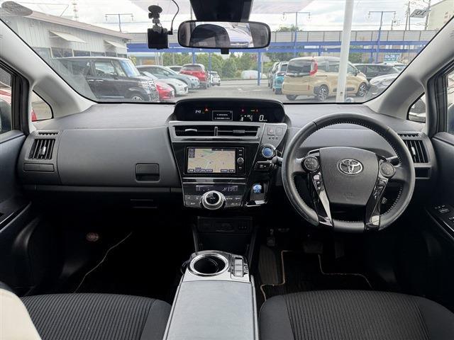 Toyota Prius α 5