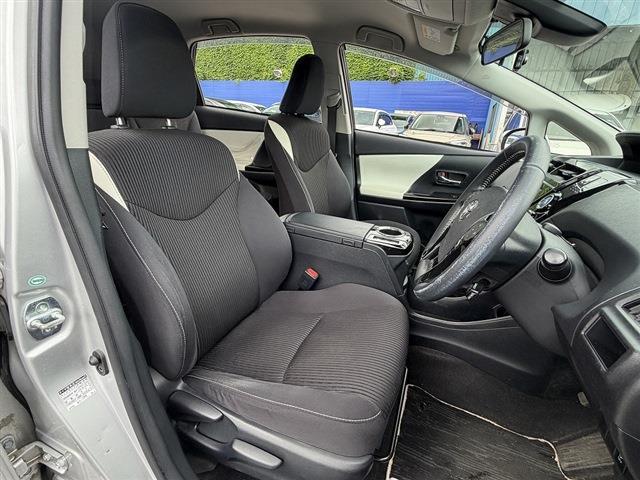 Toyota Prius α 7