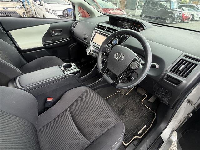 Toyota Prius α 8