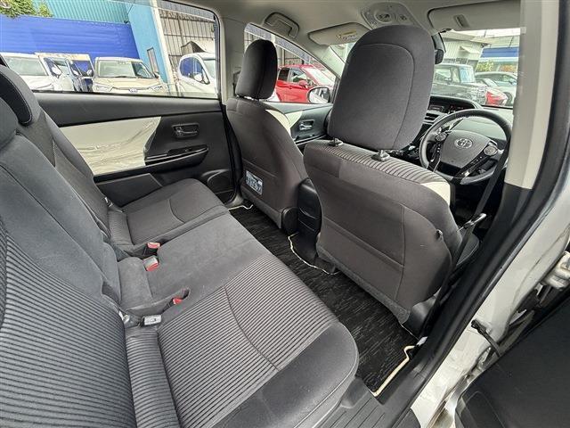 Toyota Prius α 10