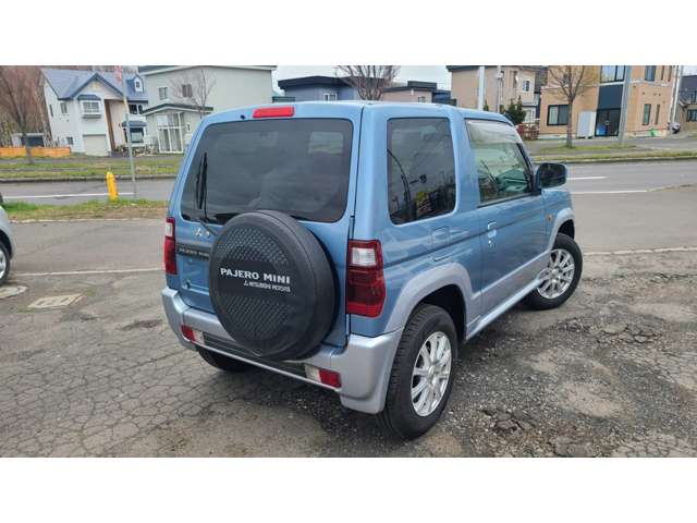 Mitsubishi Pajero Mini 4