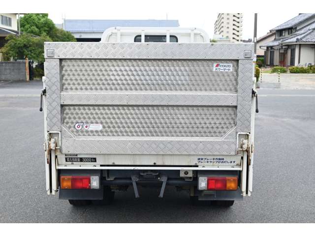 Hino Dutro 6