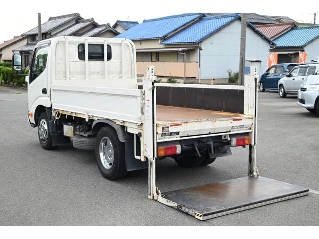 Hino Dutro 9