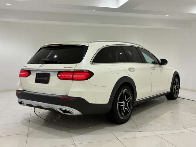 Mercedes-Benz E-Class All-Terrain 3