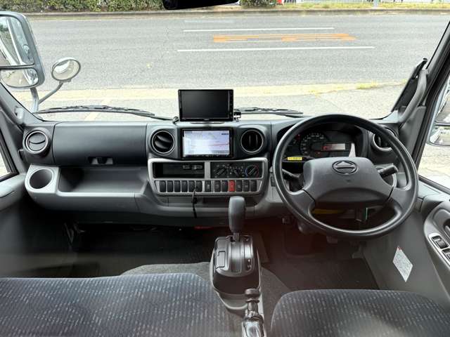 Hino Dutro 3