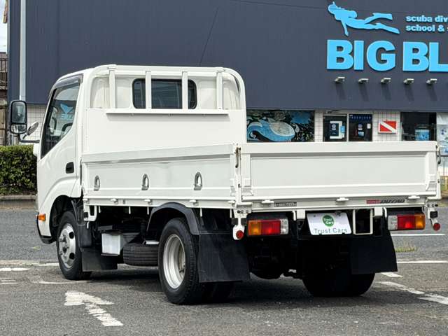 Hino Dutro 9