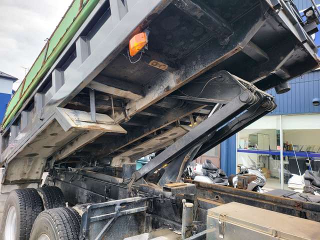 Hino Profia 9