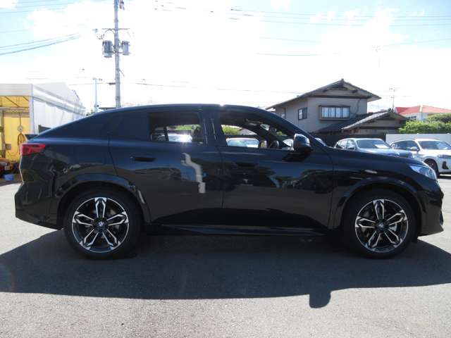 BMW iX2 11