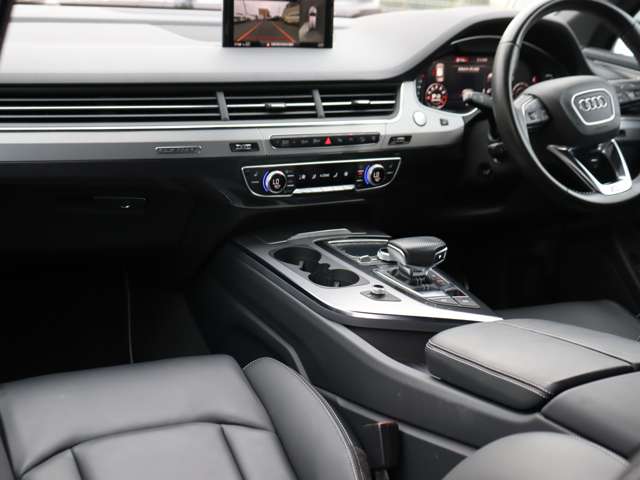 Audi Q7 4