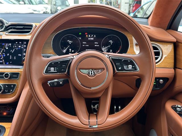 Bentley Bentayga 7