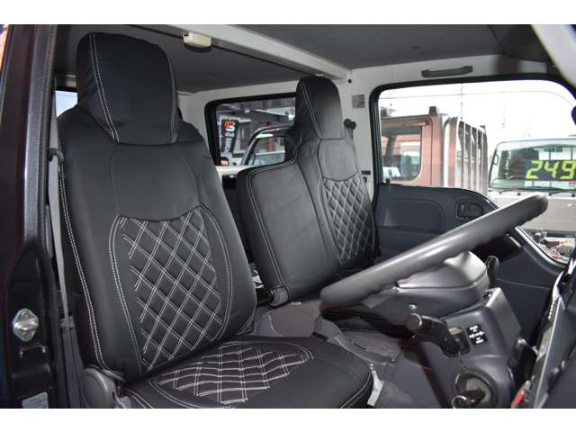Isuzu Elf 12