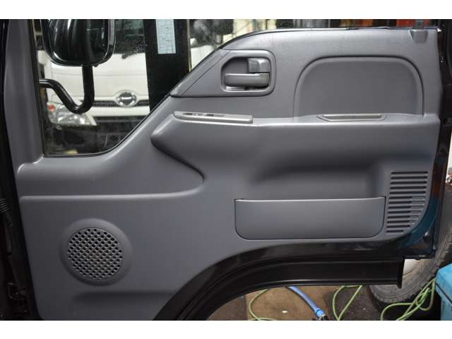 Isuzu Elf 8