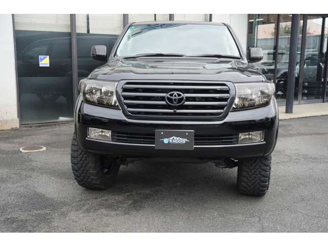 Toyota Land Cruiser 200 2