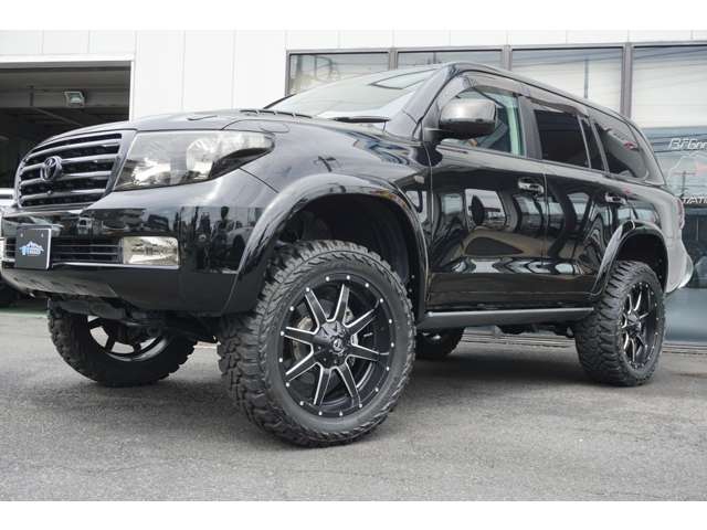 Toyota Land Cruiser 200 3