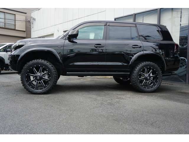 Toyota Land Cruiser 200 4