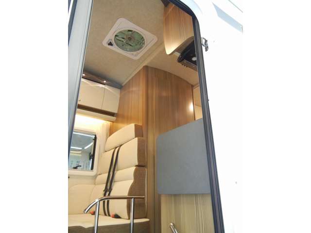 Toyota Camroad 12