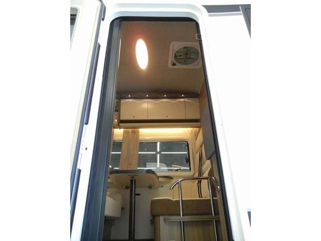 Toyota Camroad 8