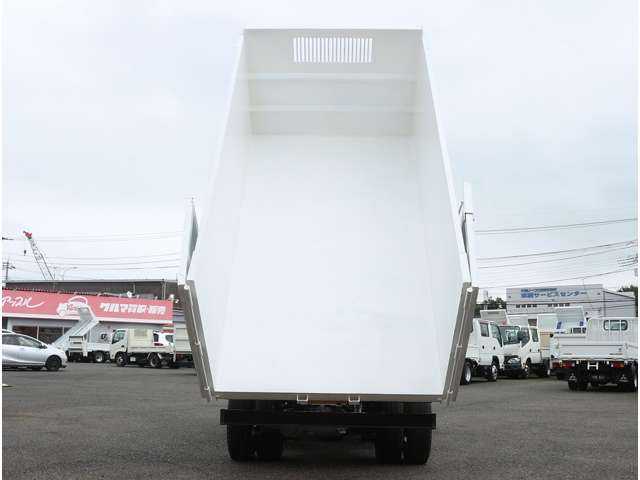 Mitsubishi Fuso Canter 4