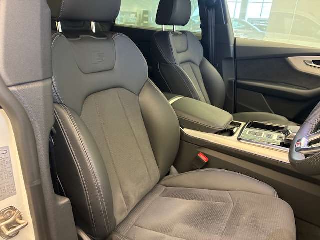 Audi Q8 10