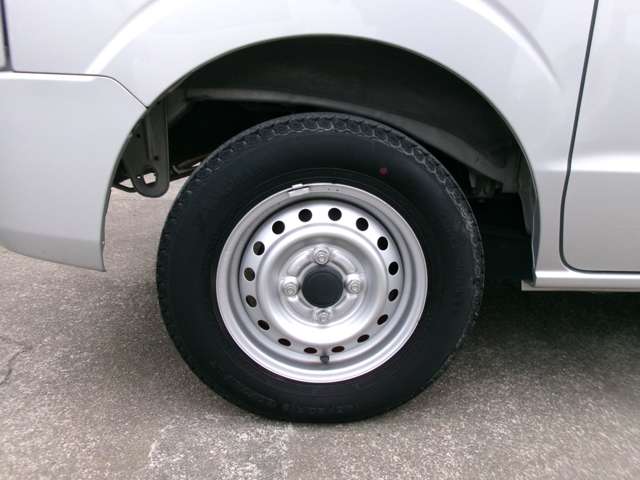 Mitsubishi Minicab Van 12