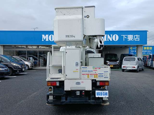 Hino Dutro 8