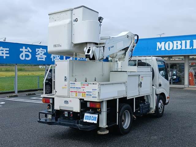 Hino Dutro 9